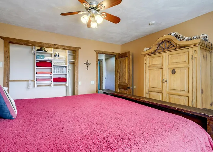 Holiday home Mtn-view Adobe W/ Large Deck Near Prescott!